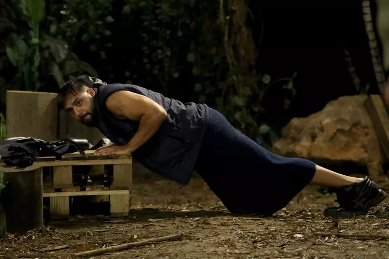 sali-levent-sunt-celebru-scoate-ma-de-aici-1