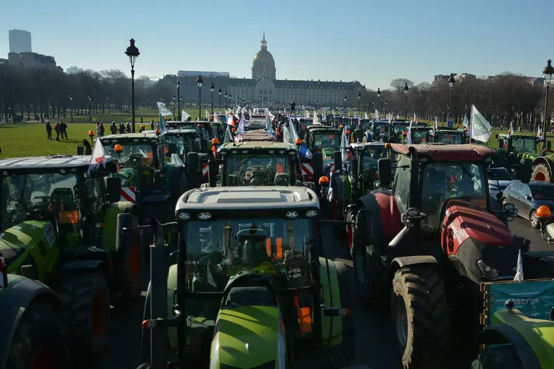 Farmers protest in Paris