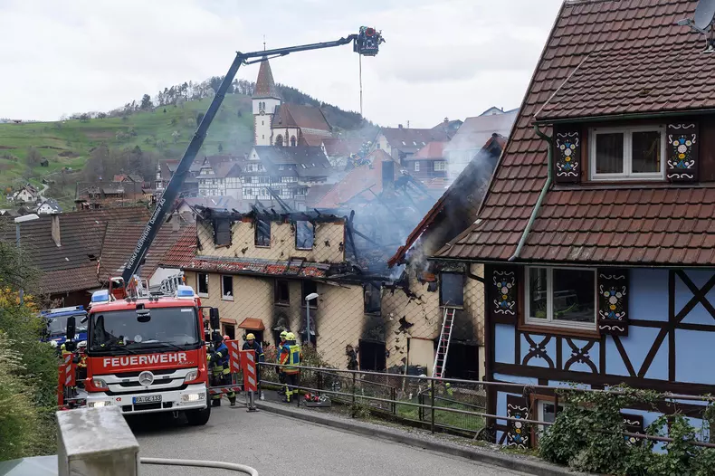 Several injured and missing in apartment fire in Gernsbach
