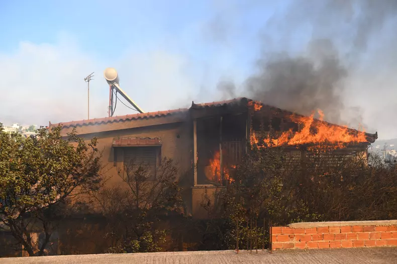 Wildfire in southeast Attica