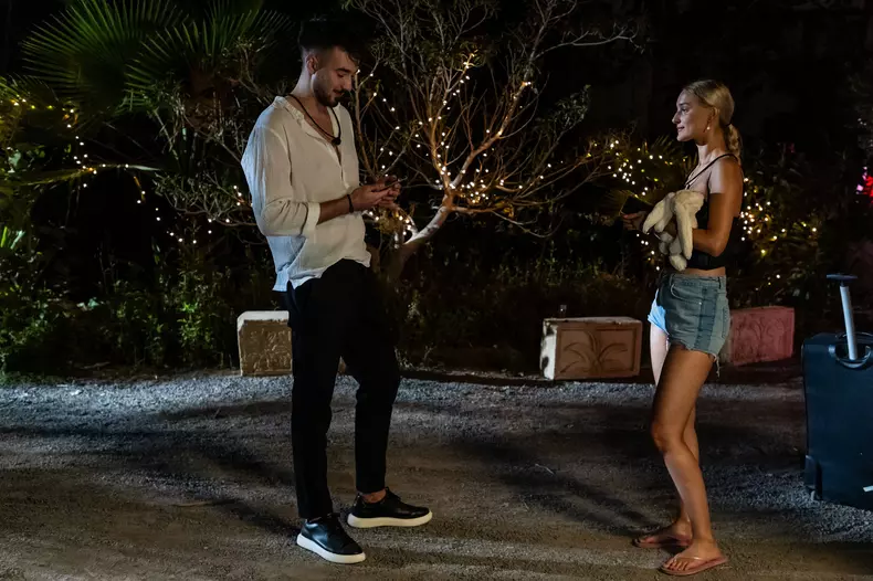 Josefinka si Vlad - Love Island Romania (2)