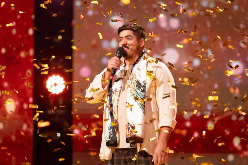 Emanuel Barica - golden buzz Românii au talent (7)