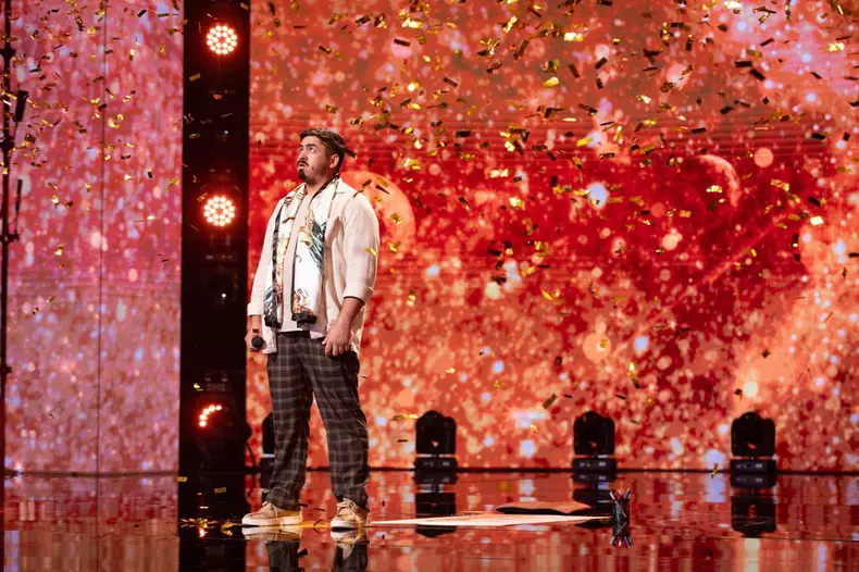 Emanuel Barica - golden buzz Românii au talent (9)