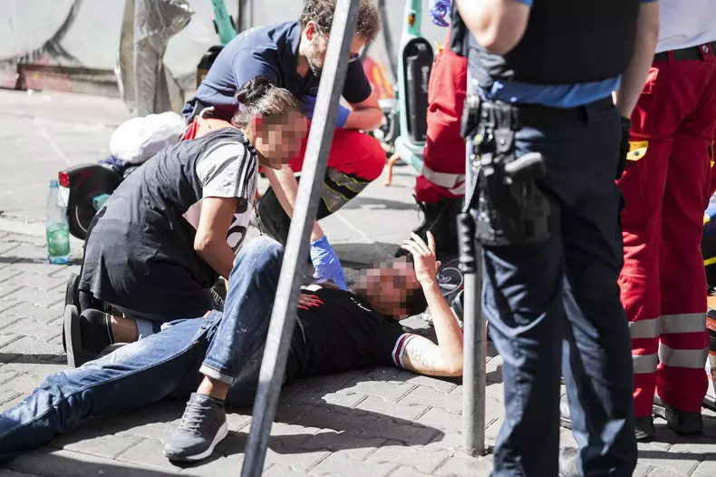 Frankfurter Bahnhofsviertel 12.07.2023 Frankfurt Geschichten im Frankfurter Bahnhofviertel. Polizei- / Rettungswagen-Ein