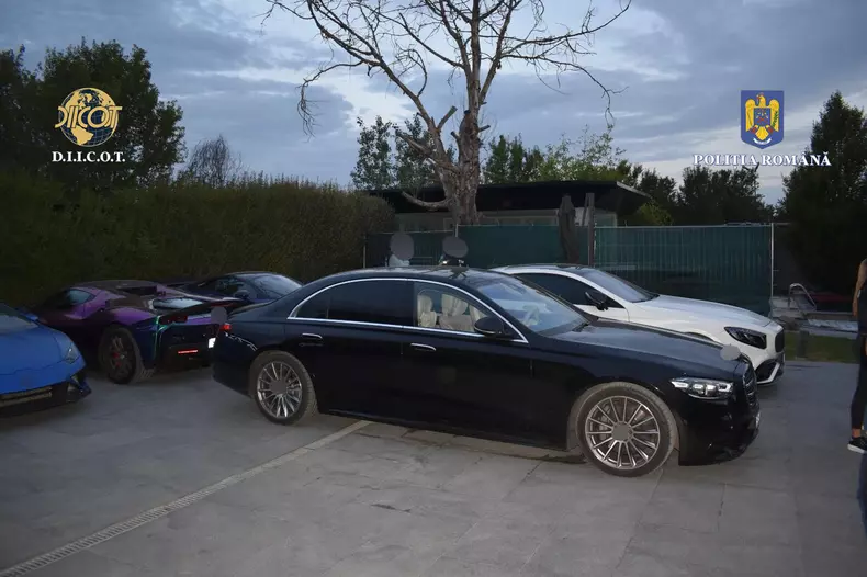 bolizi confiscati de la fatii Tate 7 FOTO DIICOT