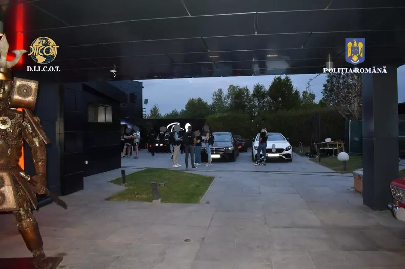 bolizi confiscati de la fatii Tate 9 FOTO DIICOT