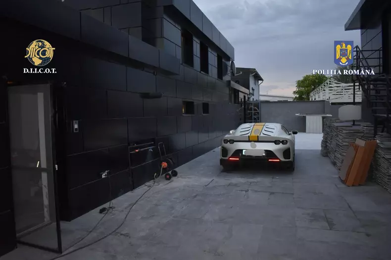 bolizi confiscati de la fatii Tate6 FOTO DIICOT