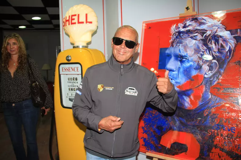 Semi-exclusif - Soirée du vernissage de l'artiste peintre Natacha Toutain en présence de Chad, fils de Steve McQueen au garage Royal automobile à Paris