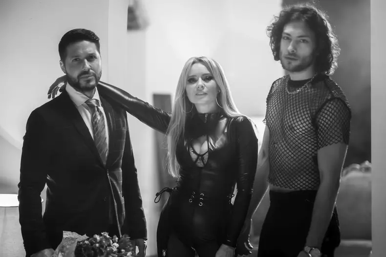 Laura Cosoi, Jorge si Toto Dumitrescu