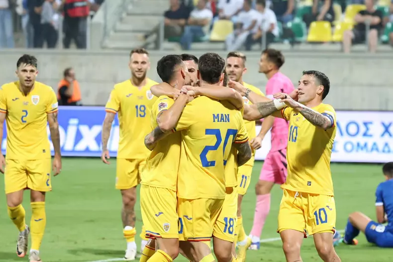 Bucuria „tricolorilor” după ce Dennis Man a deschis scorul la Larnaca. Foto: Ionuț Iordache / GSP