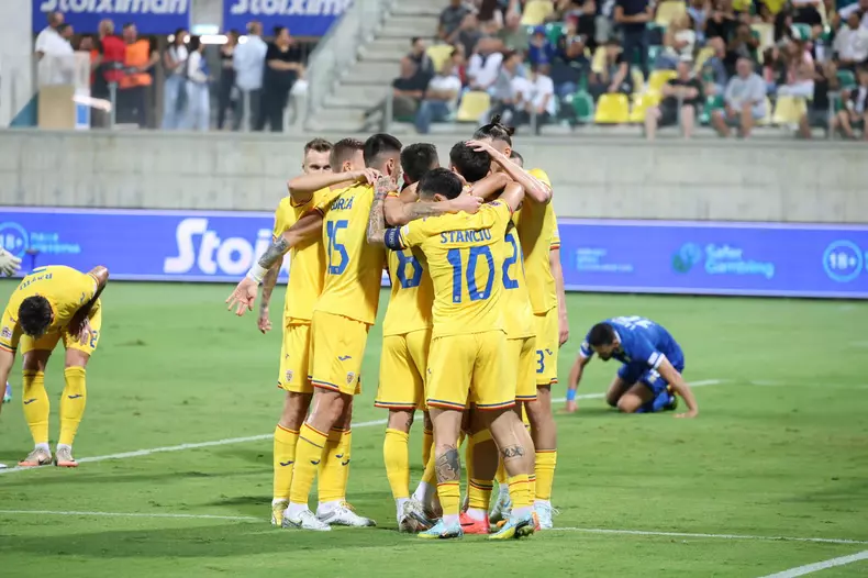Bucuria „tricolorilor” după ce Dennis Man a deschis scorul la Larnaca. Foto: Ionuț Iordache / GSP