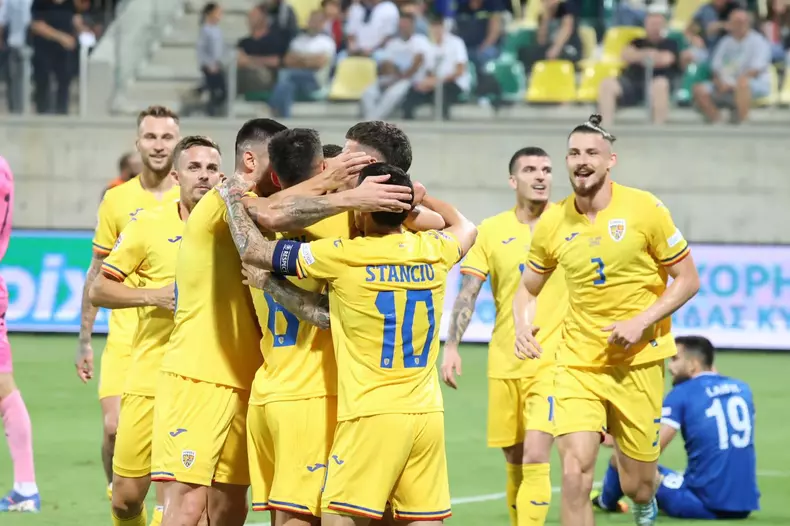 Bucuria „tricolorilor” după ce Dennis Man a deschis scorul la Larnaca. Foto: Ionuț Iordache / GSP