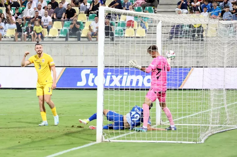 Momentul în care Radu Drăgușin înscrie primul său gol la națională, la Larnaca. Foto: Ionuț Iordache / GSP