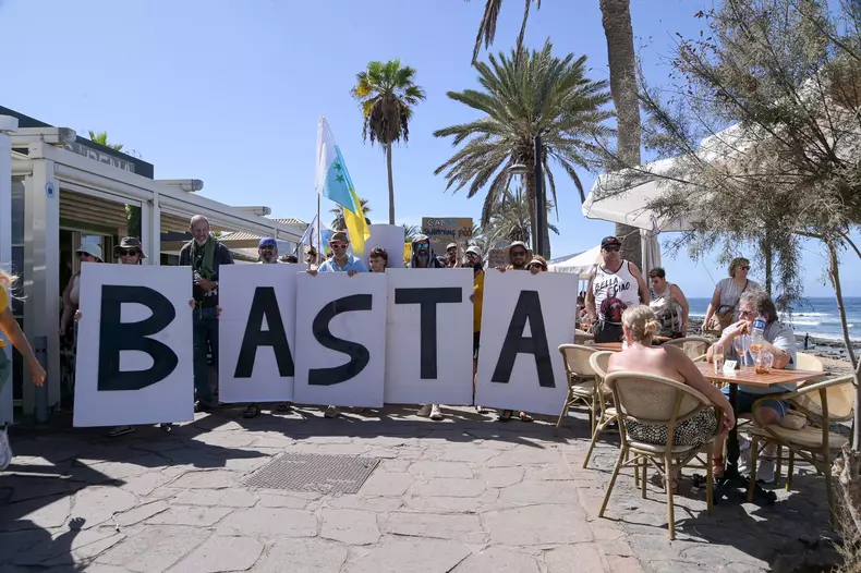 Canary Islands demonstrate against tourism model