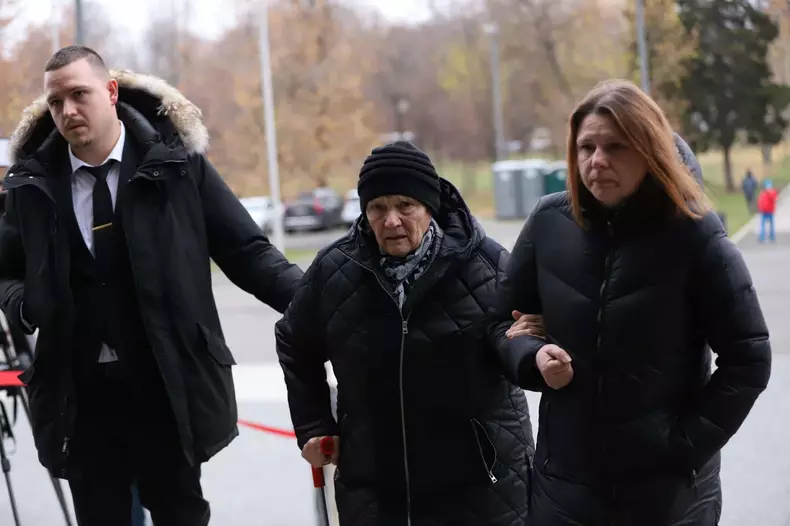 mama helmut duckadam arena nationala (2)