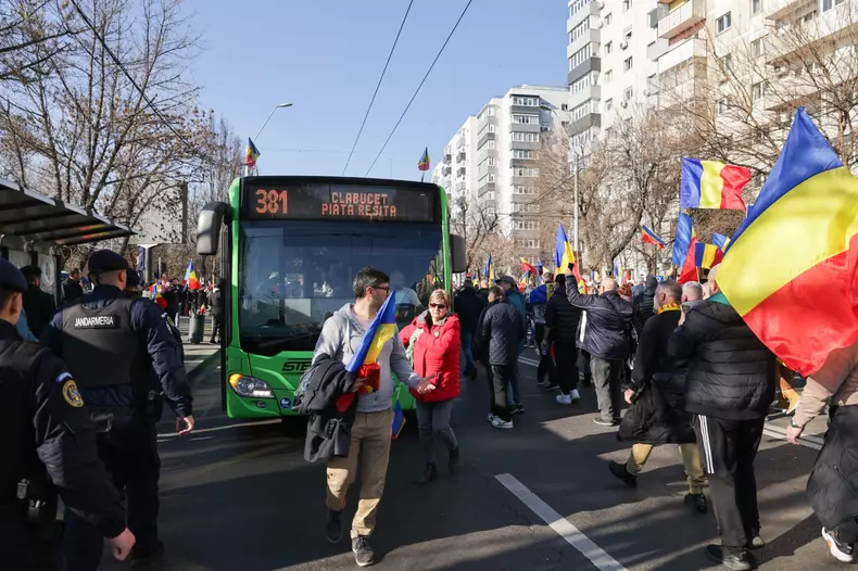 Mii de oameni adunați al evenimentul „Marea horă a Unirii Neamului, 24 ianuarie 2025 2