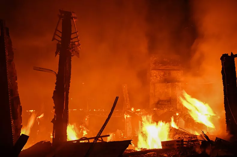 Wildfires tear through Los Angeles