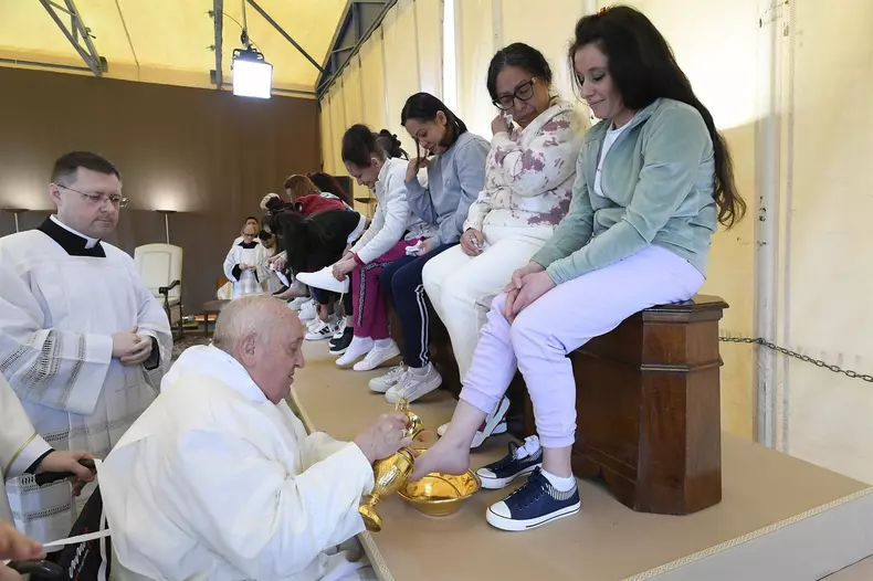 Papa Francisc a murit. Pope Francis celebrates Holy Thursday mass with inmates at Rebibbia Women's Prison in Rome