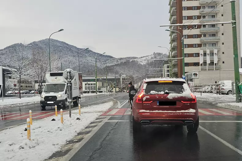 pieton-masini-brasov-zapada