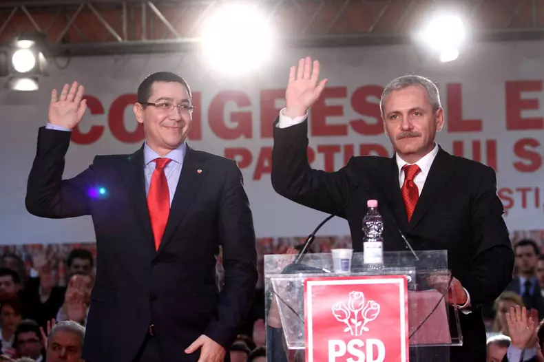 Victor Ponta în 2012, alături de Liviu Dragnea. Foto: Hepta