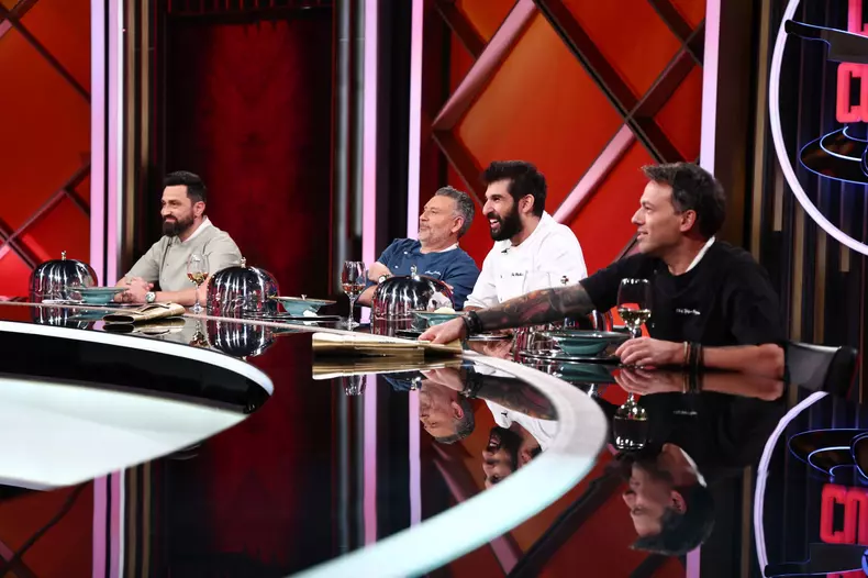 Duelul cutitelor de aur