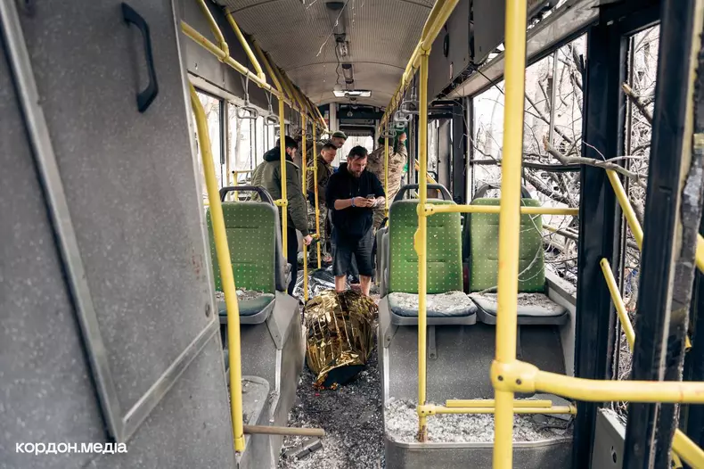 Troleibuz lovit de ruși, în Sumî Foto X