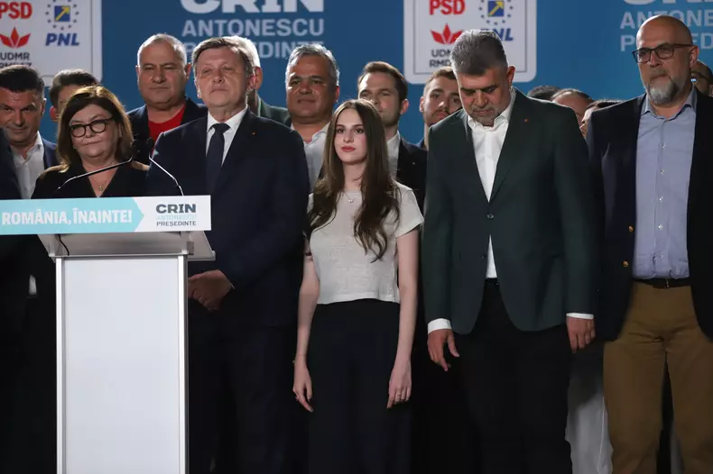 Crin Antonescu - Marcel Ciolacu - Kelemen Hunor seara primul tur FOTO Dumitru Angelescu