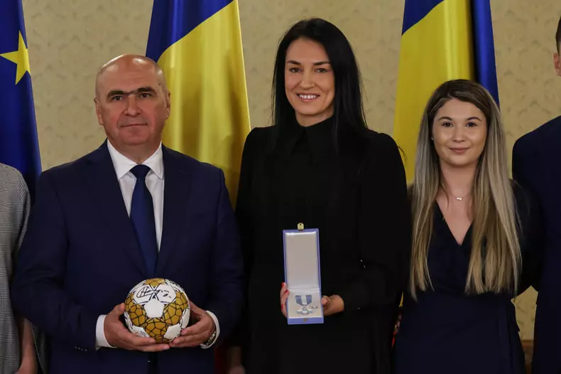Cristina Neagu a fost decorată de președintele Ilie Bolojan 2