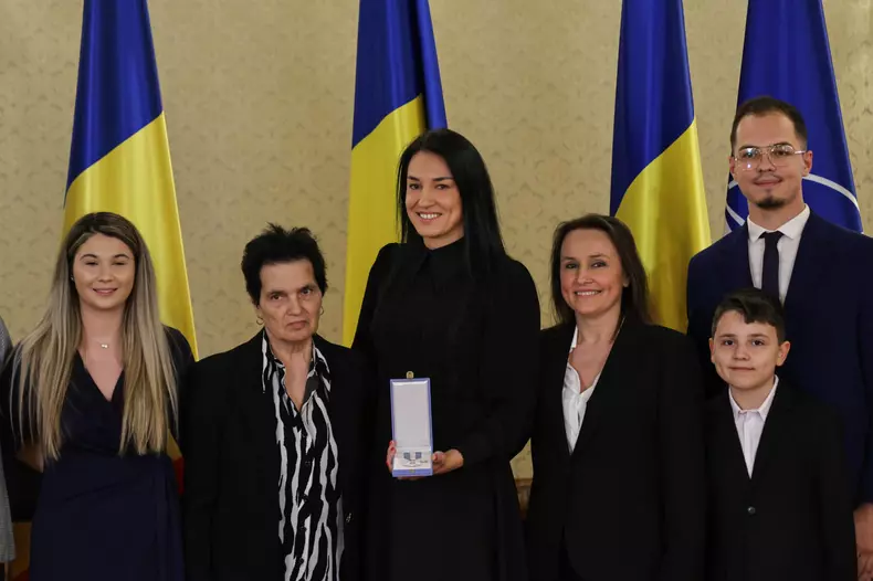 Cristina Neagu a fost decorată de președintele Ilie Bolojan 4