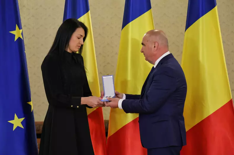 Cristina Neagu a fost decorată de președintele Ilie Bolojan 9
