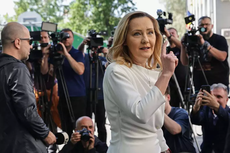 elena lasconi alegeri 4 mai (3)