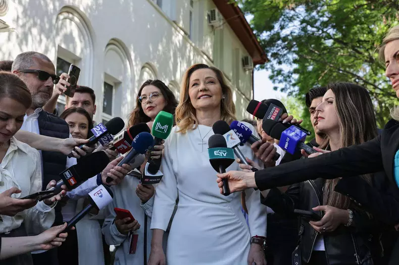 elena lasconi alegeri 4 mai (5)