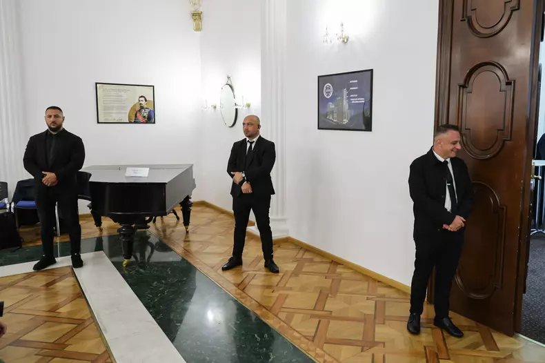 Gărzi de corp ale lui George Simion FOTO Vlad Chirea