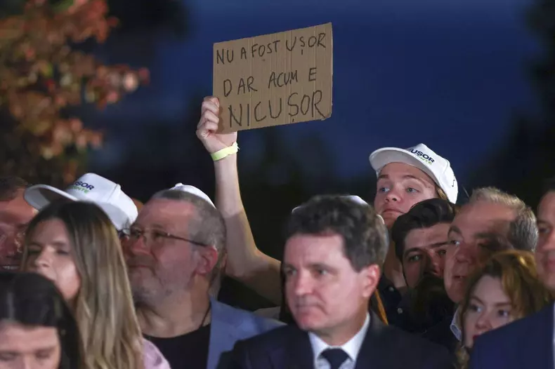 Nicușor Dan a ieșit pe locul 3 în primele rezultate exit poll publicate duminică, 4 mai, dar distanța față de locul 2 ocupat de Crin Antonescu este infimă. Foto: Inquam Photos / Octav Ganea