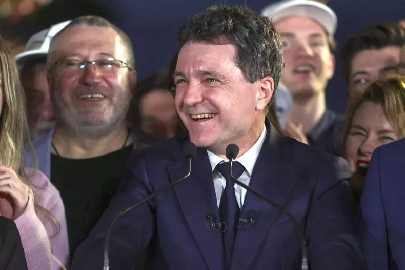 Nicușor Dan a ieșit pe locul 3 în primele rezultate exit poll publicate duminică, 4 mai, dar distanța față de locul 2 ocupat de Crin Antonescu este infimă. Foto: Inquam Photos / Octav Ganea