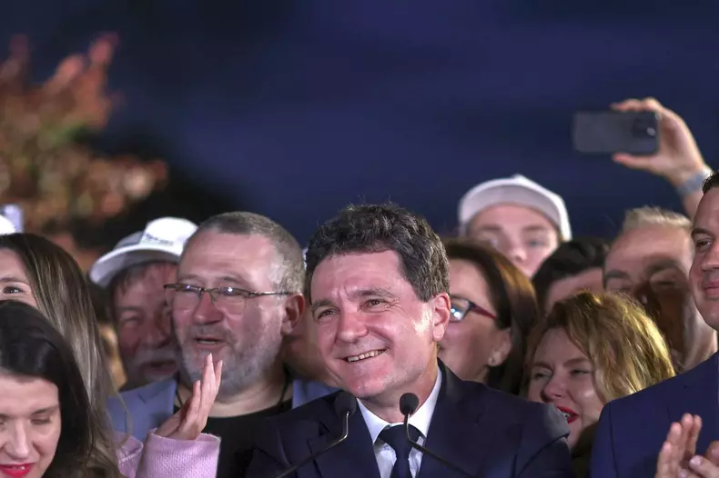Nicușor Dan a ieșit pe locul 3 în primele rezultate exit poll publicate duminică, 4 mai, dar distanța față de locul 2 ocupat de Crin Antonescu este infimă. Foto: Inquam Photos / Octav Ganea