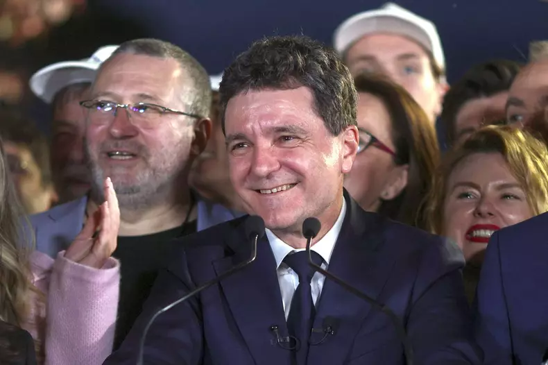 Nicușor Dan a ieșit pe locul 3 în primele rezultate exit poll publicate duminică, 4 mai, dar distanța față de locul 2 ocupat de Crin Antonescu este infimă. Foto: Inquam Photos / Octav Ganea