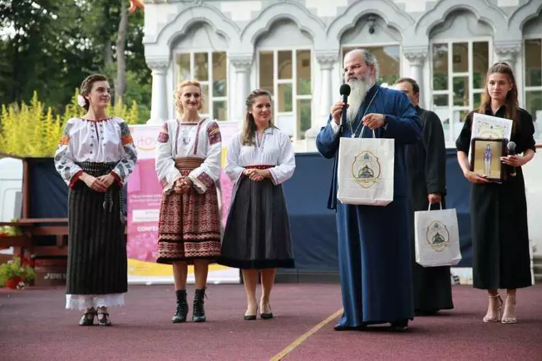 ioana ignat la manastire (2)