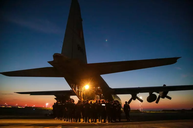 pompieri-romani-aeronava-imbarcare