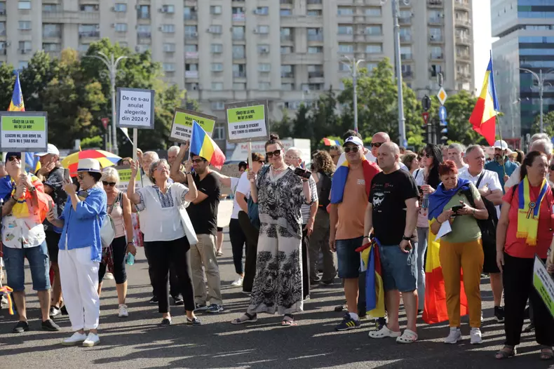 Portest în Piața Victoriei pe 1 august 2025, după majorarea TVA