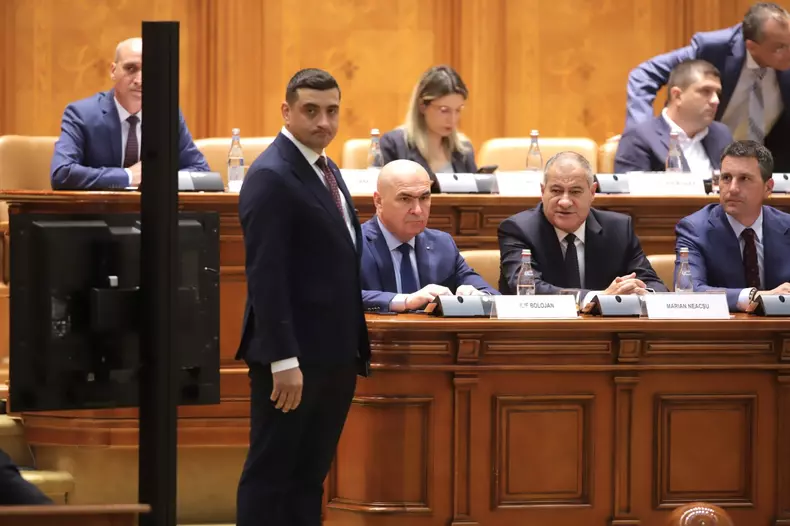 George Simion cu Ilie Bolojan și Marian Neacșu la moțiunea de cenzură FOTO Dumitru Angelescu