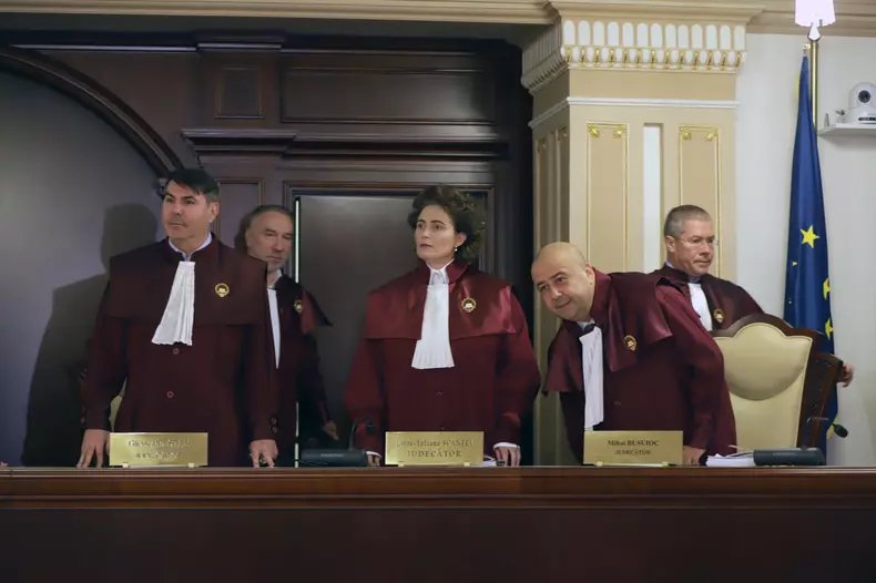 Imagine cu judecătorii CCR în noua componență, după ce Simina Tănăsescu a devenit președinta Curții. Foto: Dumitru Angelescu / Libertatea