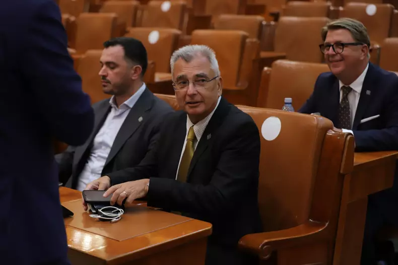 motiuni-cenzura-parlament (12)