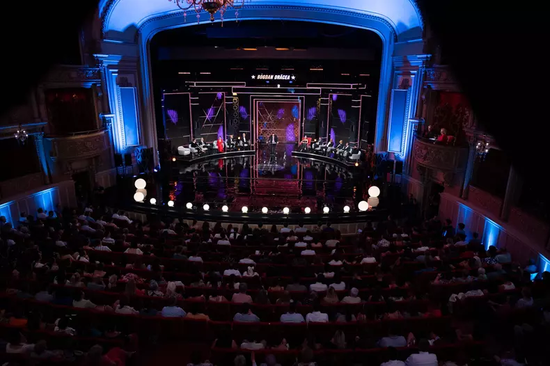 premiera emisiunii La bine si la Roast