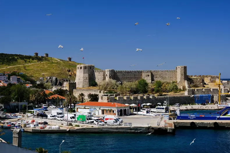 Bozcaada is an island with Greek and Turkish streets, bays, windmills, historical and natural beauties.