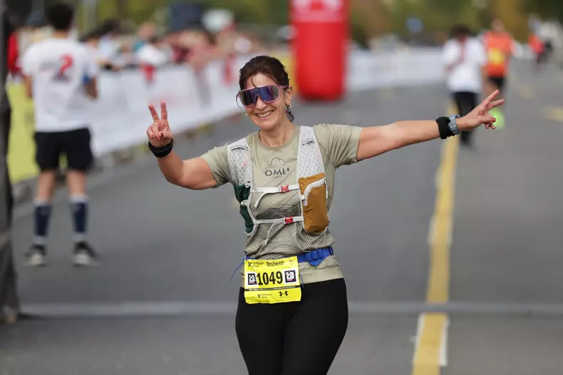 Bucurie la Maratonul Bucureștii 2025. Foto Dumitru Angelescu