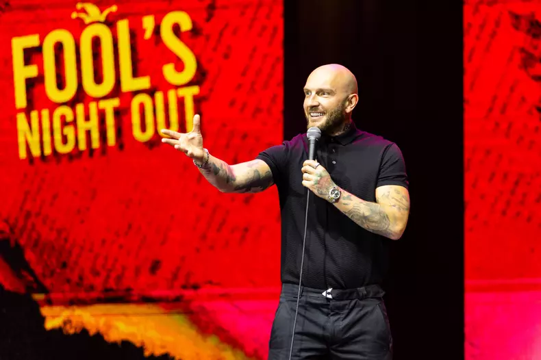 catalin bordea stand up comedy sala palatului scandalos fools night out 2025 (3)