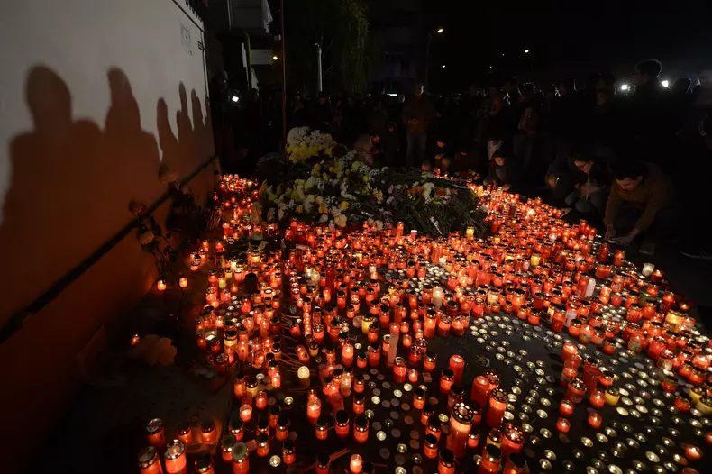 DEPUNERE DE FLORI - INCENDIU - CLUB COLECTIV - VIZITA