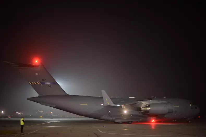 AVION NATO - BOEING C-17 - TANSPORT RANITI - COLECTIV