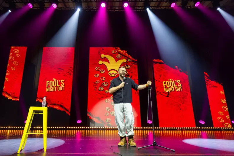 nelu cortea stand up comedy sala palatului scandalos fools night out 2025 (1)